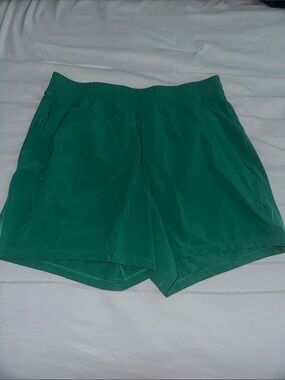 lululemon pace breaker shorts 5” Large